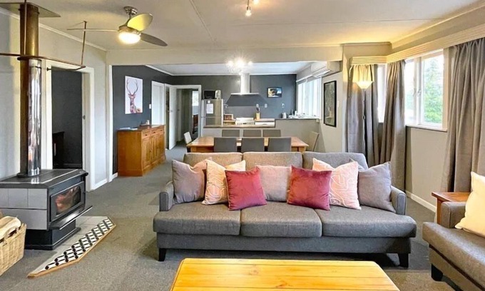 National Park Village House | Tongariro Manuka House, National Park, Mt Ruapehu.