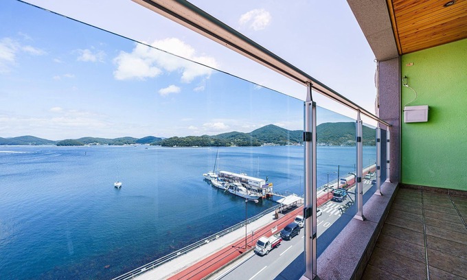 Tongyeong Hotel | Tongyeong Badapunggyeong