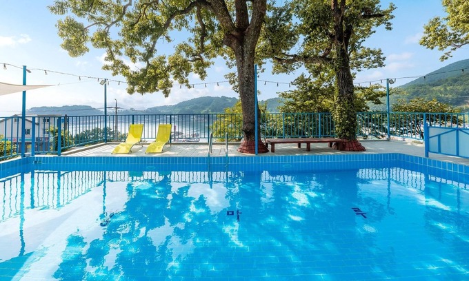 Sanyang-eup House | Tongyoung Blue House Spa Pension