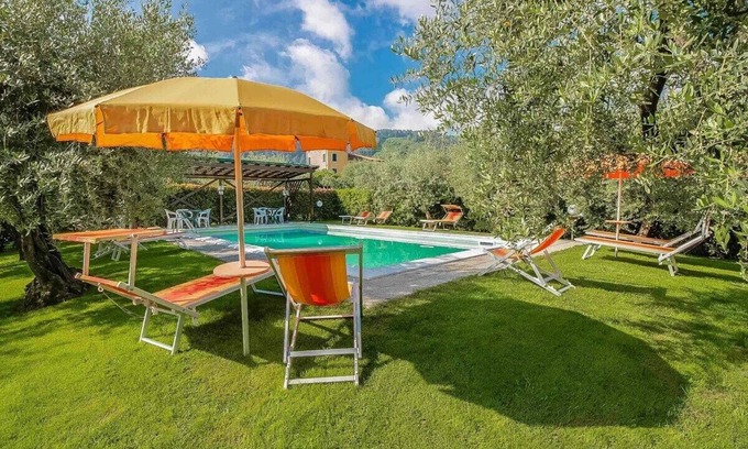 Colle di Compito Apartment | Tonino, apartment with pool, A/C, WiFi. Lucca