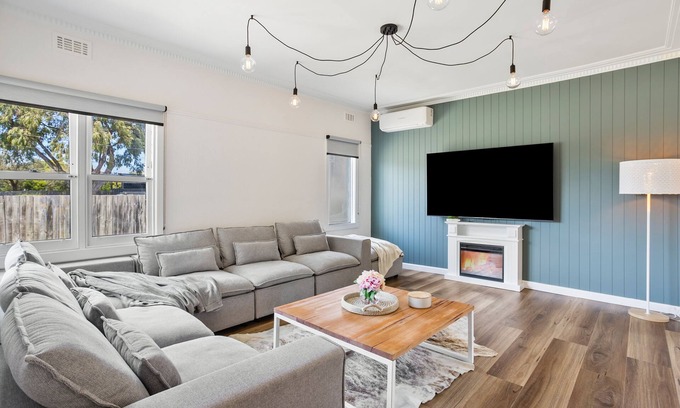 Tootgarook House | Tootgarook Beach retreat today and experience the epitome of beachside luxury