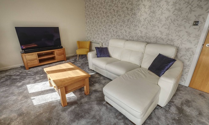 Ipswich Apartment | Toothbrush Apartments - 2 Bed/2 Bath - Neptune Square