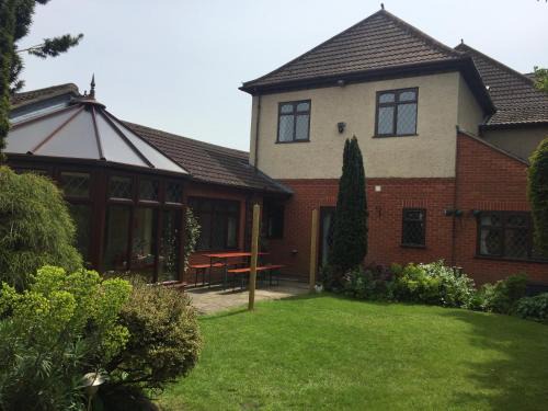 Ipswich House | Toothbrush Rooms at Lattice Lodge - Guest Kitchen & EV Recharging