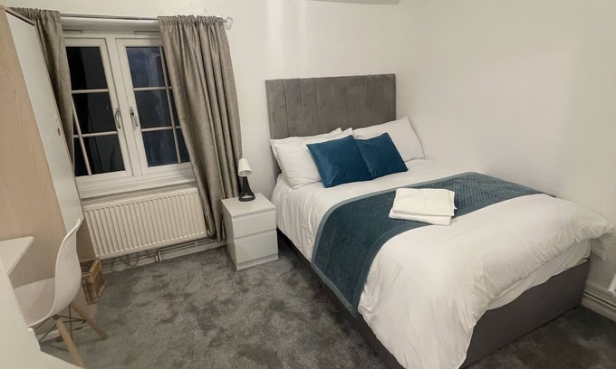 Tooting House | Tooting Lodge London - 2 bedroom house