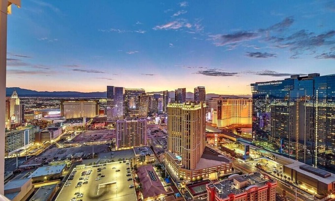 Las Vegas Apartment | ❤️TOP 38 FLOOR PENTHOUSE⭐️EPIC BALCONY STRIPVIEW,🏈NO RSRT $