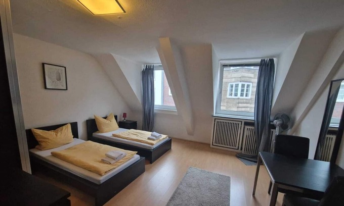 Dusseldorf Old Town Apartment | Top Apartment am Carlsplatz! Super Central!