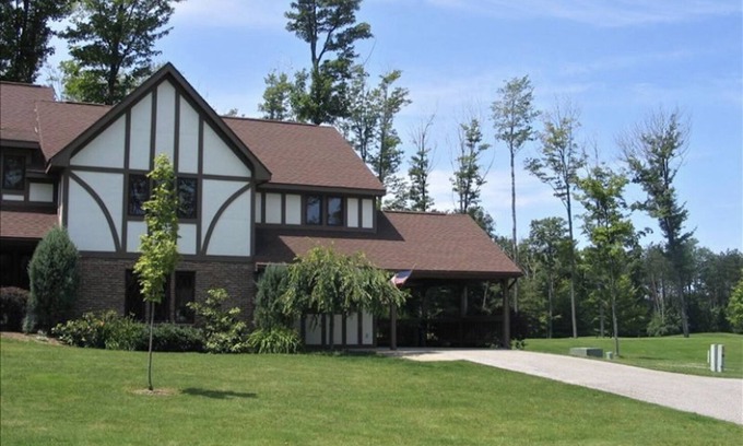Clymer Condo | ✨TOP & CENTER Peek’n Peak KIKO SKI IN/OUT LIFT#3~SITUATED ON GOLF COURSE #9 TEE