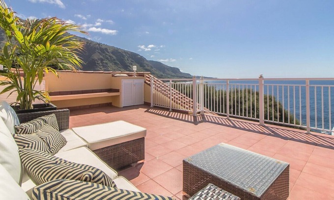 Los Realejos Villa | Top Coastal House with amazing Seaviews