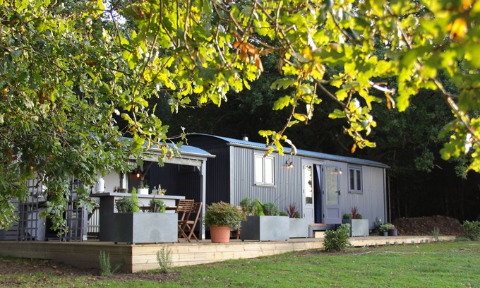 Marsham Cabin | Top Farm Shepherds Lodge, nestled in a peaceful farm in Marsham, North Norfolk