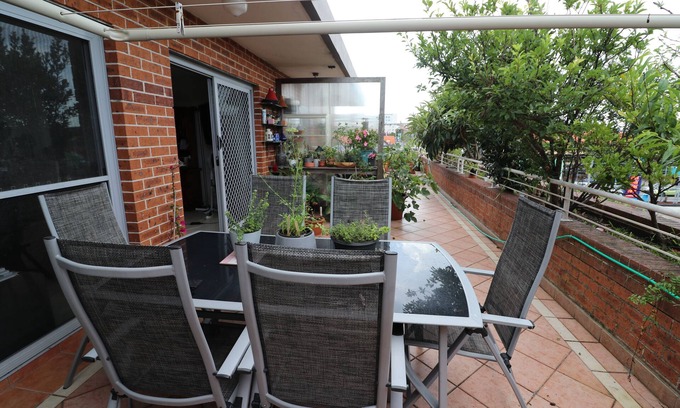 Matraville Apartment | Top floor 2 bedroom apartment with leafy balcony, 5 min drive to beach and shops
