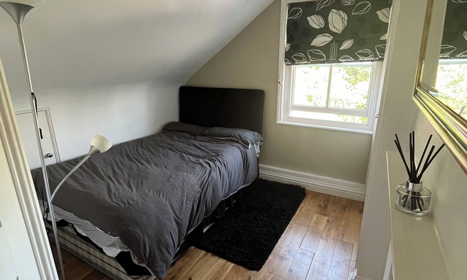 Bishop's Stortford Apartment | Top floor apartment near station