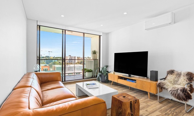 Ultimo Apartment | Top Floor Central Apartment Stunning Sunset Views