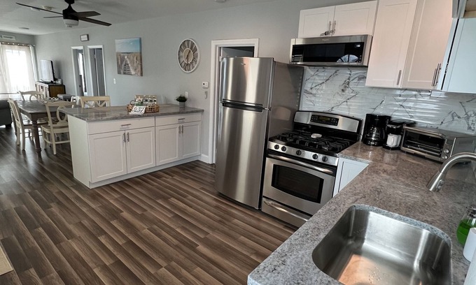 Salisbury Beach Condo | Top floor condo- steps to the ocean. Outdoor space for grilling w off st parking