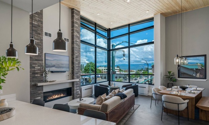 Sandpoint Condo | Top-floor Condo w/Rooftop Hot Tub in Downtown