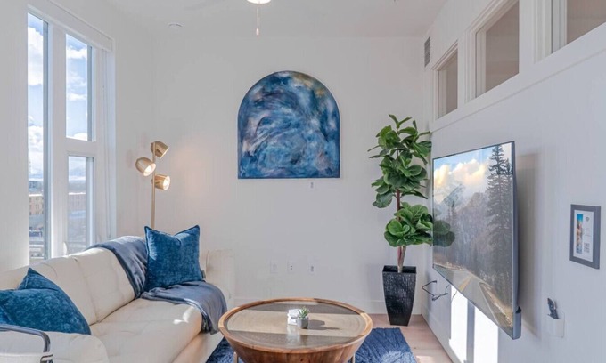 Fairpark Apartment | Top floor Deluxe 1BR Pool/Gym/Htub/Bowling + More!