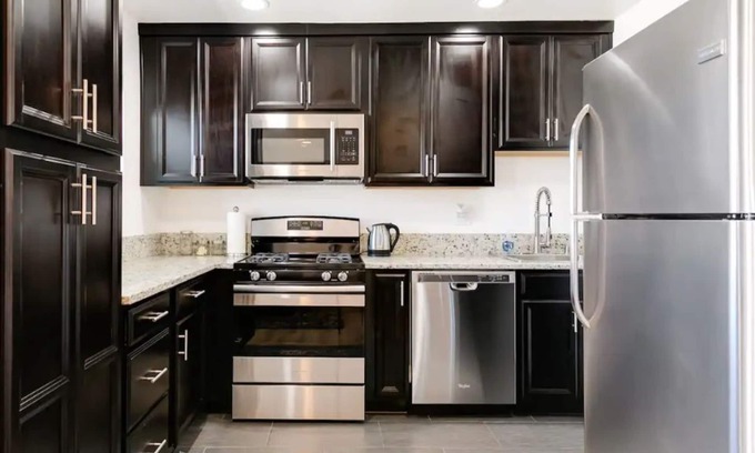 Van Nuys Apartment | Top Floor New Modern Luxurious Loaded 1+1 Home