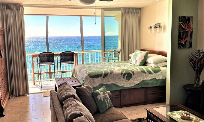 Kahaluu Bay Condo | Top Floor Oceanfront Studio #311 W/LANAI and A/C