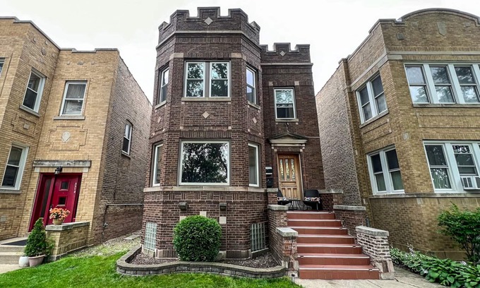 Chicago Apartment | Top Floor Portage Park Lookout