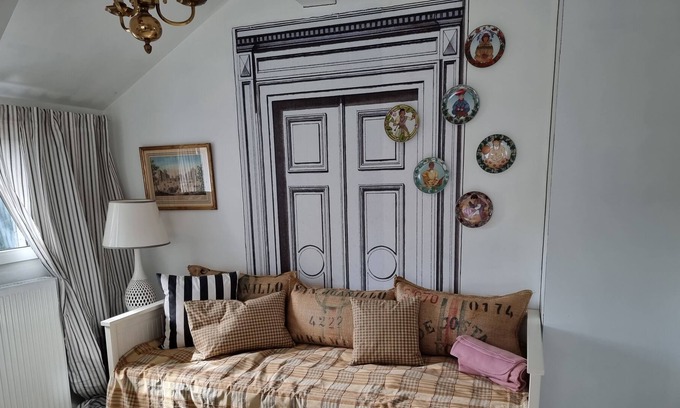 Overath Apartment | Top floor studio apartment