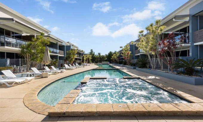 Urangan Apartment | Top Floor Studio Unit in Urangan Ocean Harbour Views Pool Spa