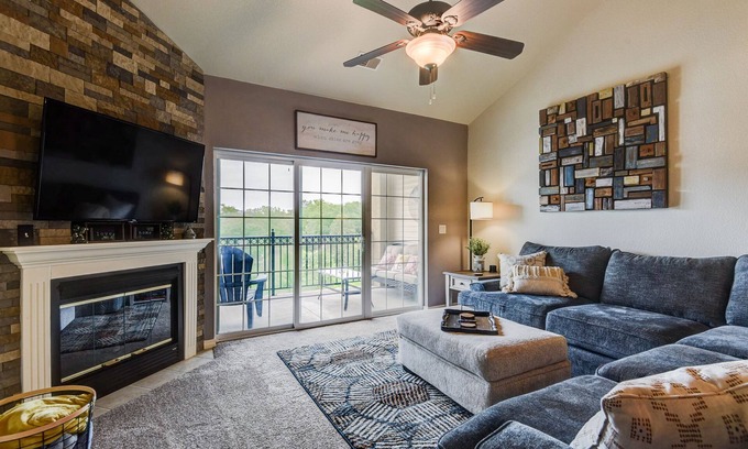 Branson Theater District Condo | Top-Floor Summer Hot Spot! Swimming Pool! Prime Location! Sleeps Up to 8 People!