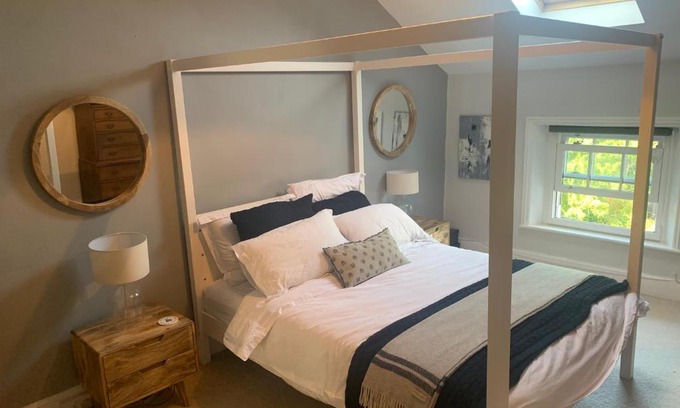 Bray on Thames Apartment | Top Floor. Top Notch. Tranquil Treat. Stone's throw from Thames.