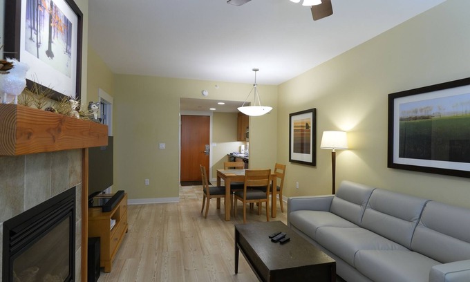 Winter Park Condo | Top Floor with Beautiful Views! Great location! New Luxurious Sleeper Sofa!