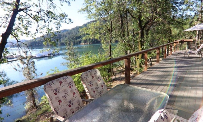 Lakehead House | Top Lakefront Oasis - Kayaks, Paddle Bd, Hot Tub - Shasta Lakeshore Retreat #2