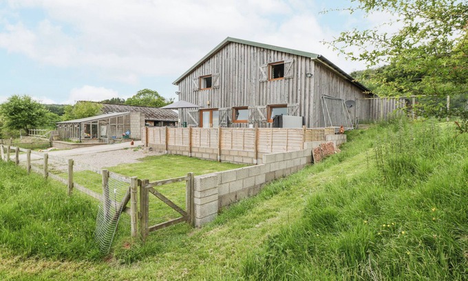 St. Brides Netherwent House | TOP LODGE, pet friendly, character holiday cottage in Penhow