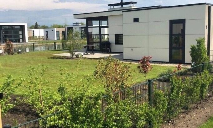Doesburg House | Top modern chalet 'RiverLodge' with large garden on the IJssel