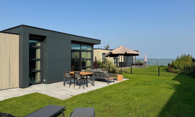 Enkhuizen House | Top-modernes Chalet Möwennest mit Großem Garten am Ijsselmeer