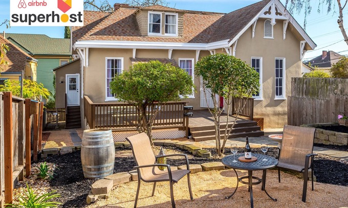 Vallejo Apartment | ~ Top of St. Vincent Hill ~ Walk to Farmers Market, SF Ferry, & Transit Hub ~