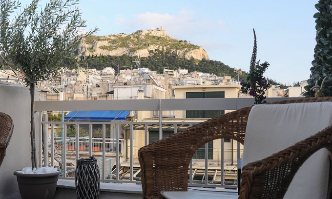 Exarhia Apartment | Top of the city Central studio with Acropolis View
