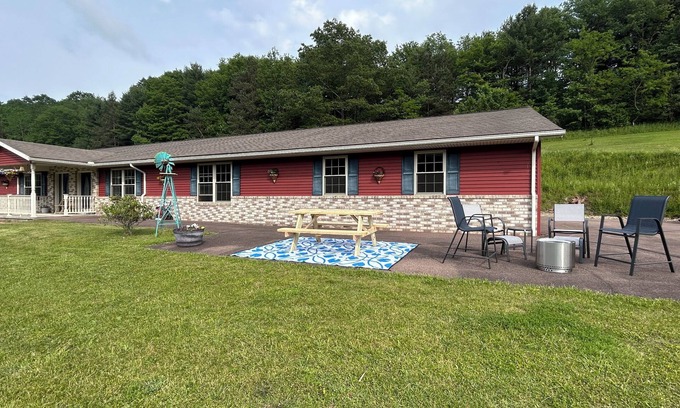 Meyersdale House | Top of the GAP guesthouse on the Eastern Continental Divide.