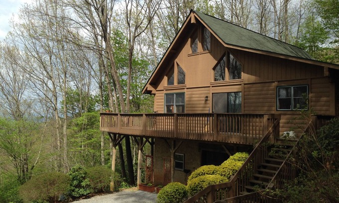 Leicester Cabin | Top of the Line Asheville Mountain Cabin