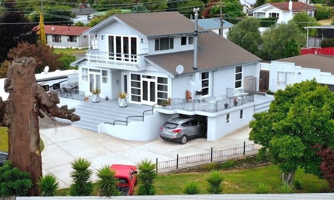 Picton House | Top of the Town
