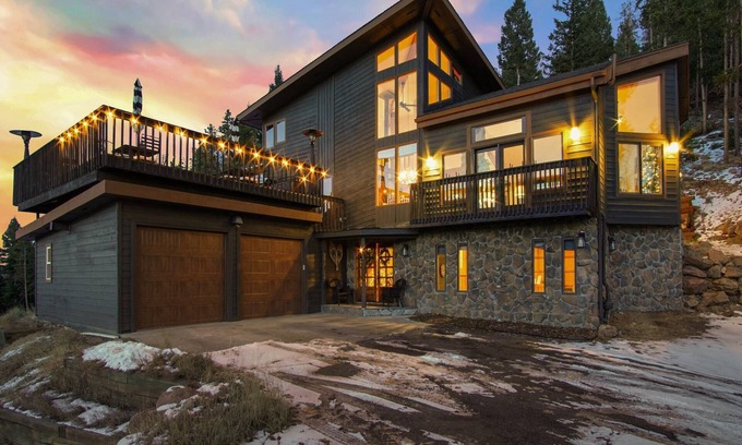 Shadow Mountain House | Top of the World Lodge. Hot Tub. 3 Decks. Theater Room. Library. Gourmet Kitchen. Mountain View