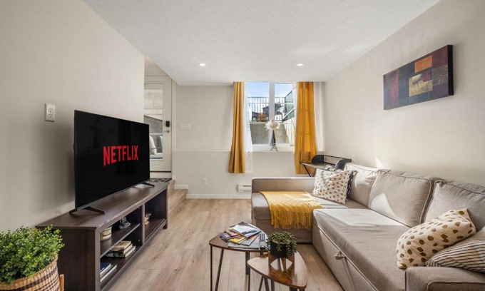 Keith House | Top Rated in Rockland Park with Free Banff Access, Netflix, King Bed, Fully Equipped Kitchen, Sleeps 4
