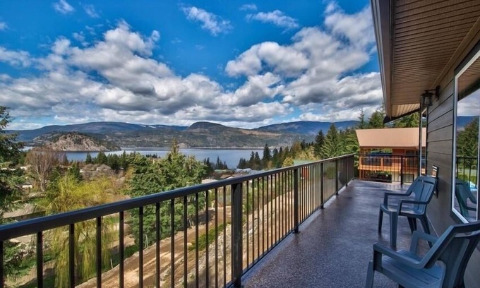 Blind Bay Cottage | Top Rated! Private and Sanitized! Semi-Lakefront Luxury Blind Bay - Specials for Winter & Spring! by RedAwning
