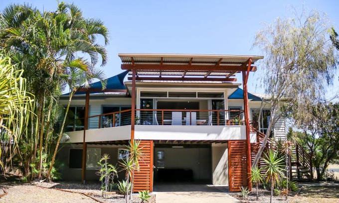 Urangan House | Top Tier