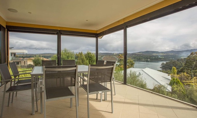 Merimbula House | Top Views on Lakewood - Merimbula