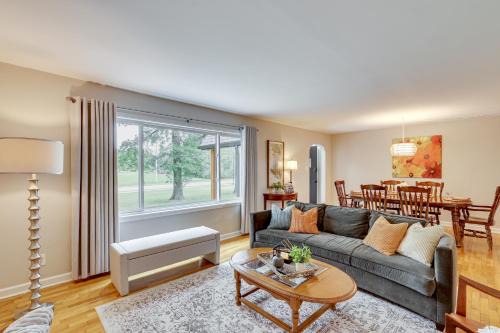 Pauline House | Topeka Farmhouse Hideaway 5 Mi to Downtown!
