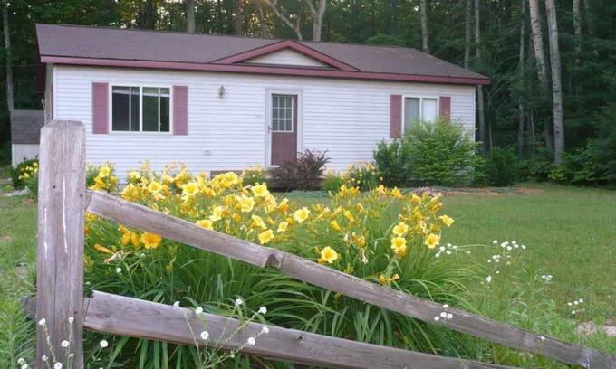 Topinabee Cottage | Topinabee Pines Vacation Cottage