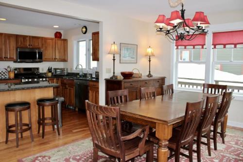 Central Vermont- Killington House | Topridge Townhome 3BR, 4BA with Hot Tub, Ski On Ski Off, Mountain Views and Sports Center
