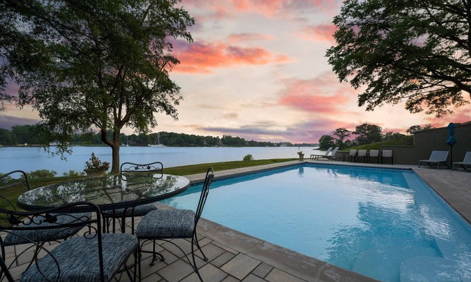 Irvington House | Topside at Stephens Point on Prestigious Carters Creek