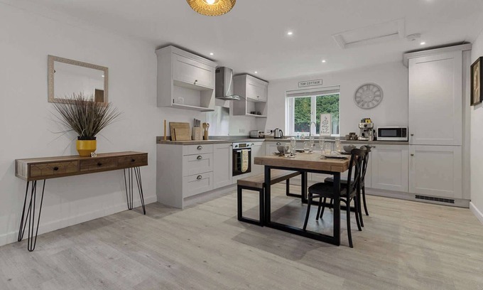 Newton Saint Cyres House | Tor Cottage -Private Hot Tub & Communal Swimming Pool with Fishing nearby