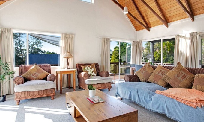 Torbay House | Torbay Sun Drenched Villa near Local Beaches