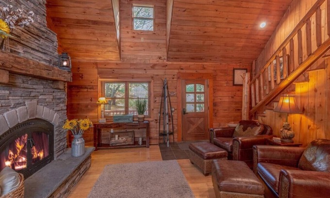 Clam River Cabin | Torch Lake|Fall Colors, Cozy Firepit, Golf, Wine