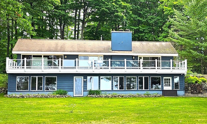 Clam River House | Torch Lake Tranquility