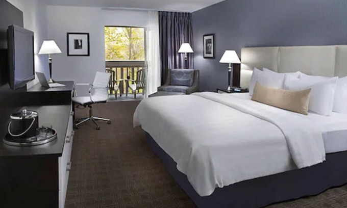Wynford-Concorde Hotel | Toronto Don Valley Hotel and Suites